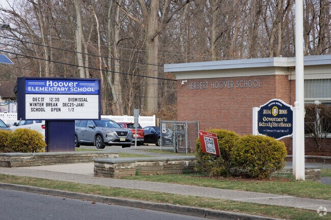 Hoover Elementary School in Bergenfield, NJ gets an overall Niche grade of B.