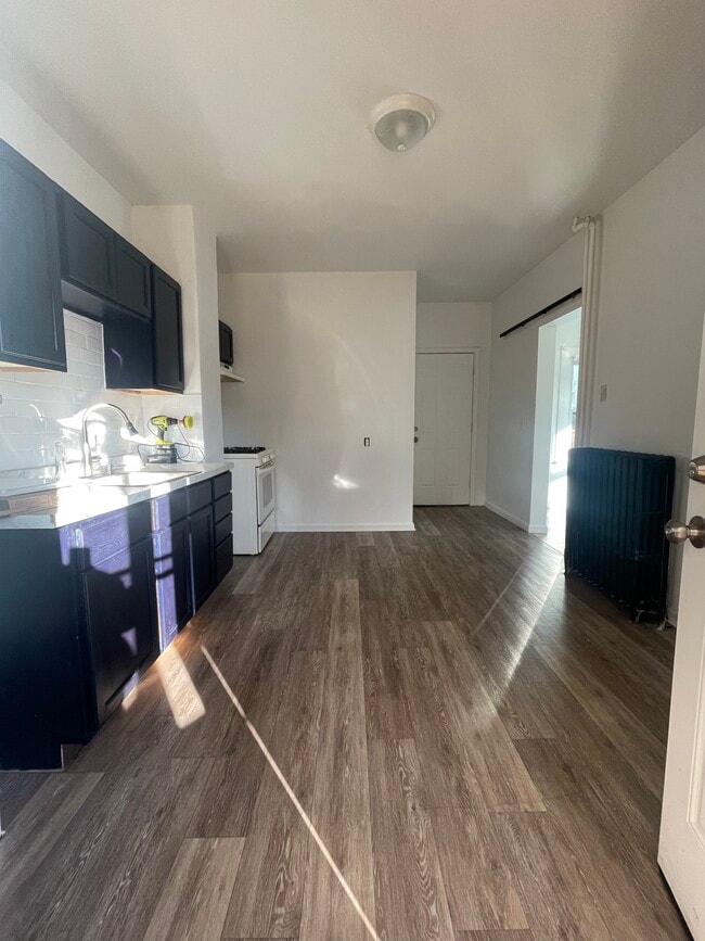 255 Glen St unit Studio, New Britain, CT 06051 - photo 2