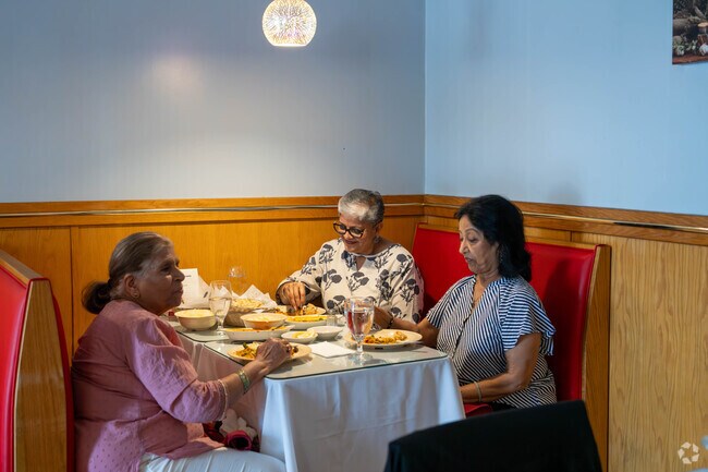 The Spice Delight offers a selection of delicious Indian dishes in Munroe Falls.