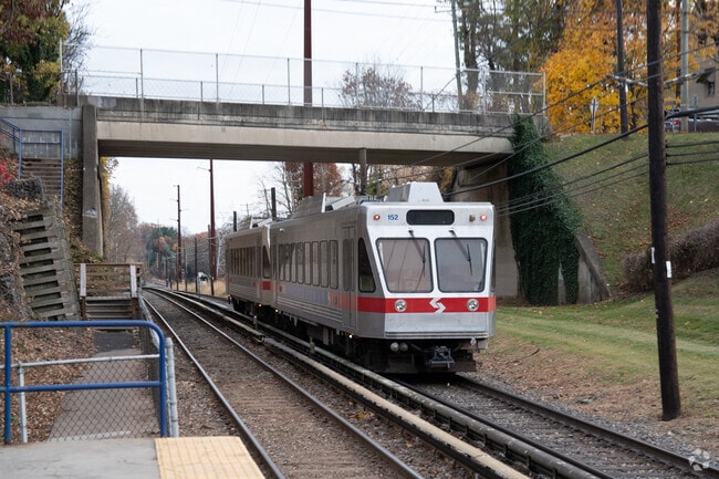 Garrett Hill train connects Rosemont passengers to surrounding areas.