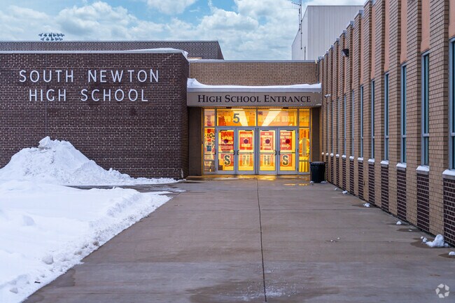 South Newton Senior High School has 241 students with a student-teacher ratio of 11 to 1.