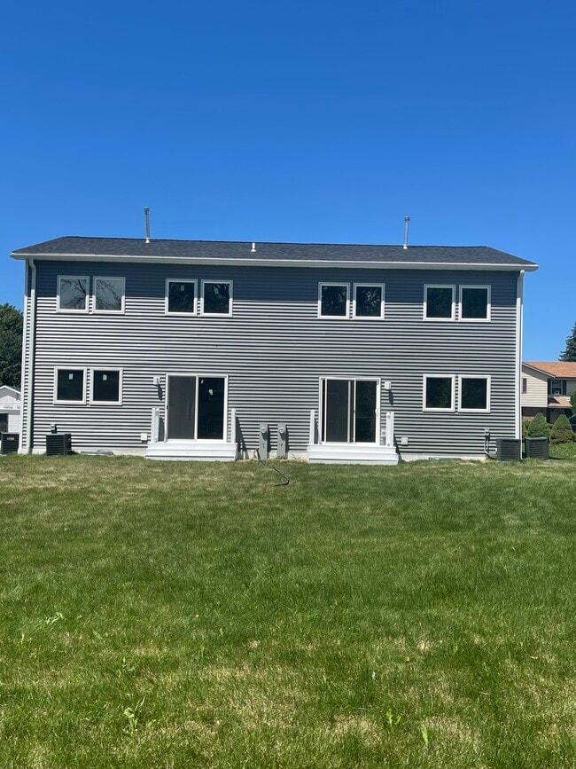 3301 W Alvina Ave unit 3303, Milwaukee, WI 53221 - photo 3