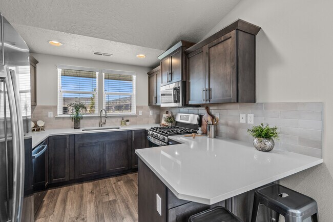 1908 Oak Road St unit 36869735, Moses Lake, WA 98837 - photo 3