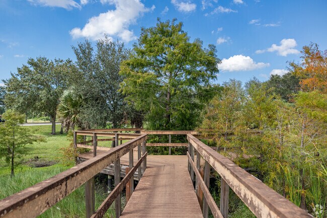 Jim Fleming Ecological Park features a central platform with benches on the boardwalk.
