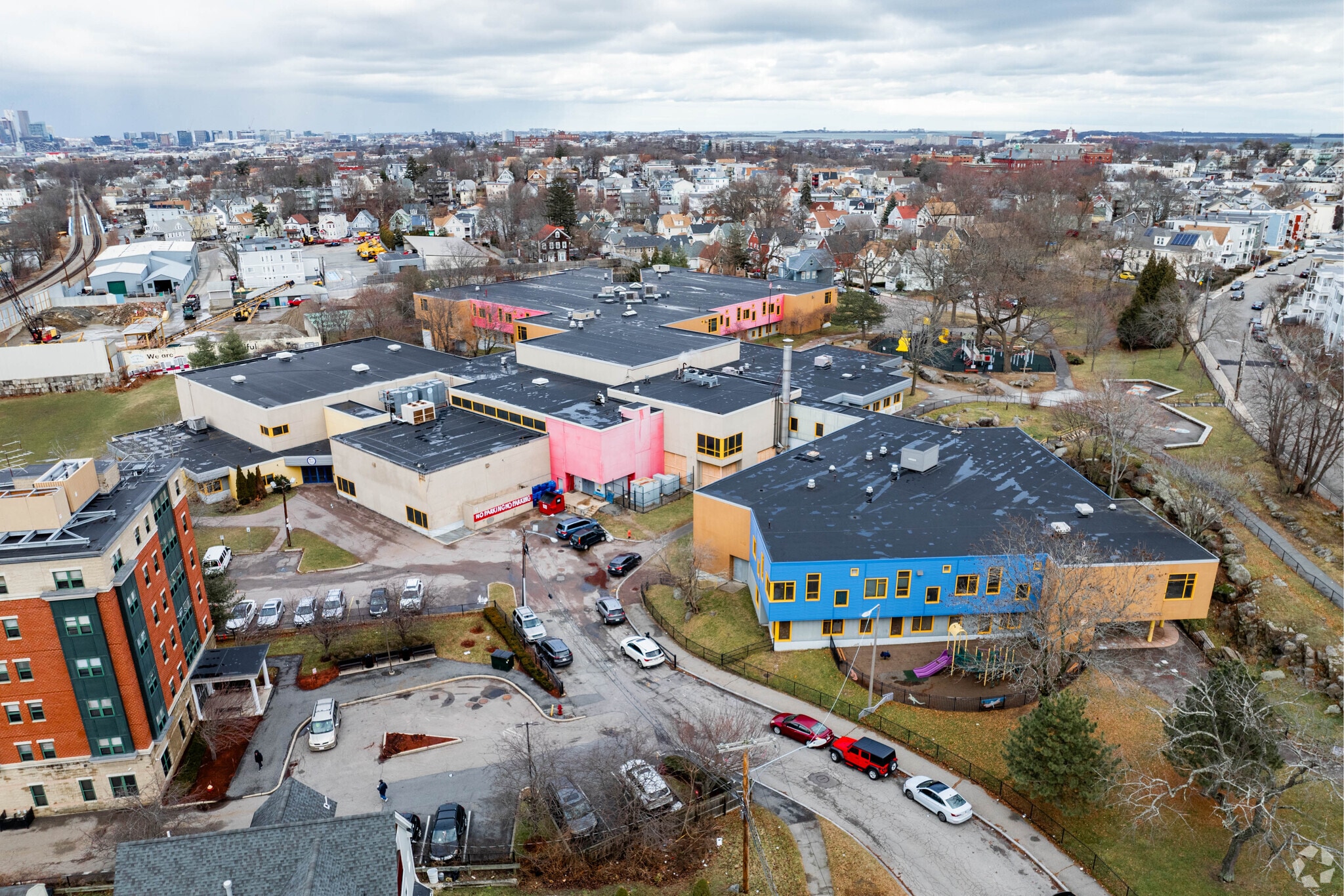 Holland Elementary School provides K-5 education to students in Mount Bowdoin.