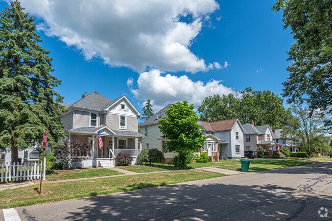 Many homes in Sebring are built closer to the street with smaller front yards.