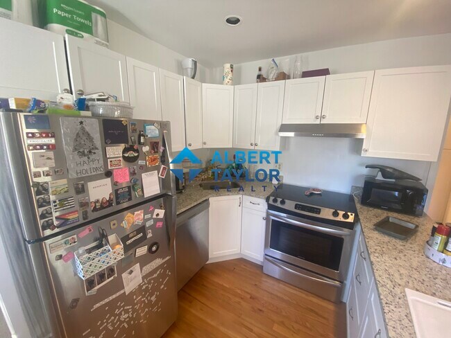 22 Saint Cyprians Place unit 4R, Boston, MA 02120 - photo 6