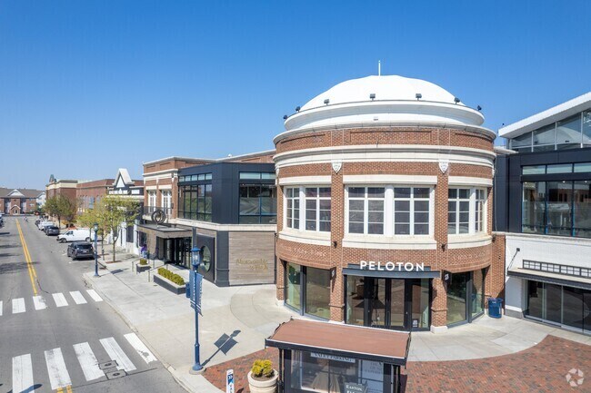 Easton Town Center resembles a small town feel within a big city vibe.