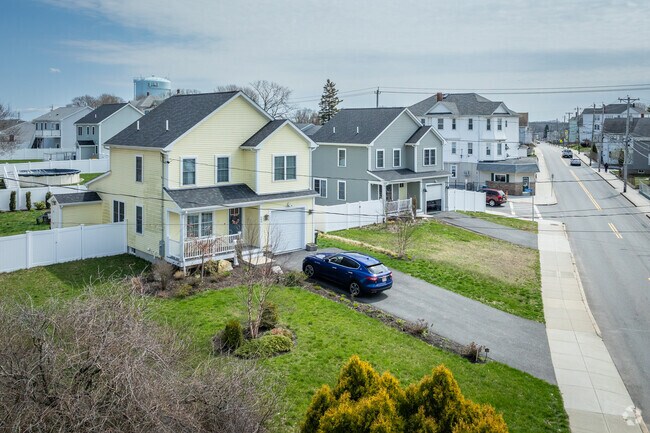 Discover spacious contemporary colonial homes in Maplewood, a popular style in the area.