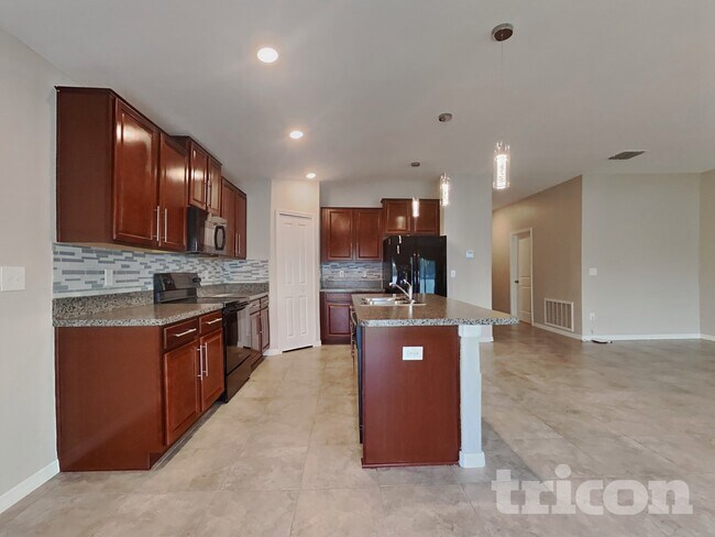 10401 Carloway Hills Dr, Wimauma, FL 33598 - photo 5