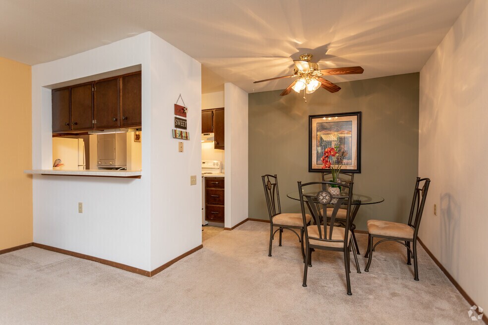 2 bed, 1 bath 932 sq. ft.