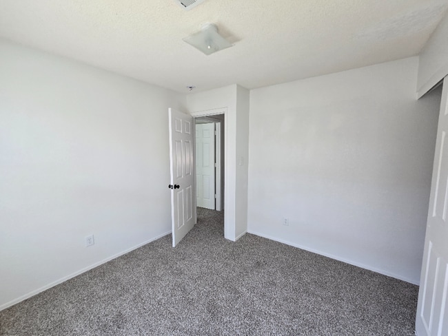 953 S 47th Dr, Yuma, AZ 85364 - photo 3