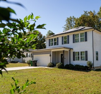 6121 King George Dr, Charlotte, NC 28213