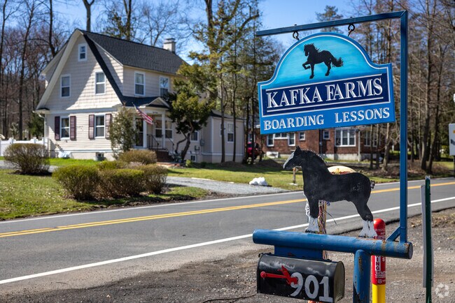 Kafka Farms in Watchung, NJ, offers boarding for horses and riding lessons too.