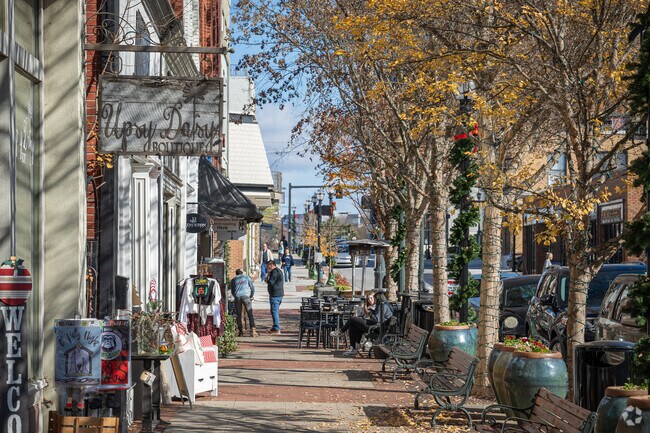 Gainesville's Central Core offers a charming mix of boutiques, markets, and hometown hospitality.