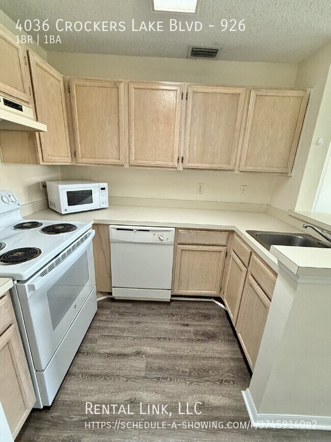 4036 Crockers Lake Blvd unit 926, Sarasota, FL 34238 - photo 3