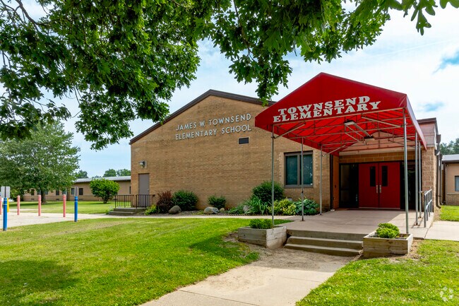 Townsend Elementary School serves families in Vandercook Lake with small class sizes.