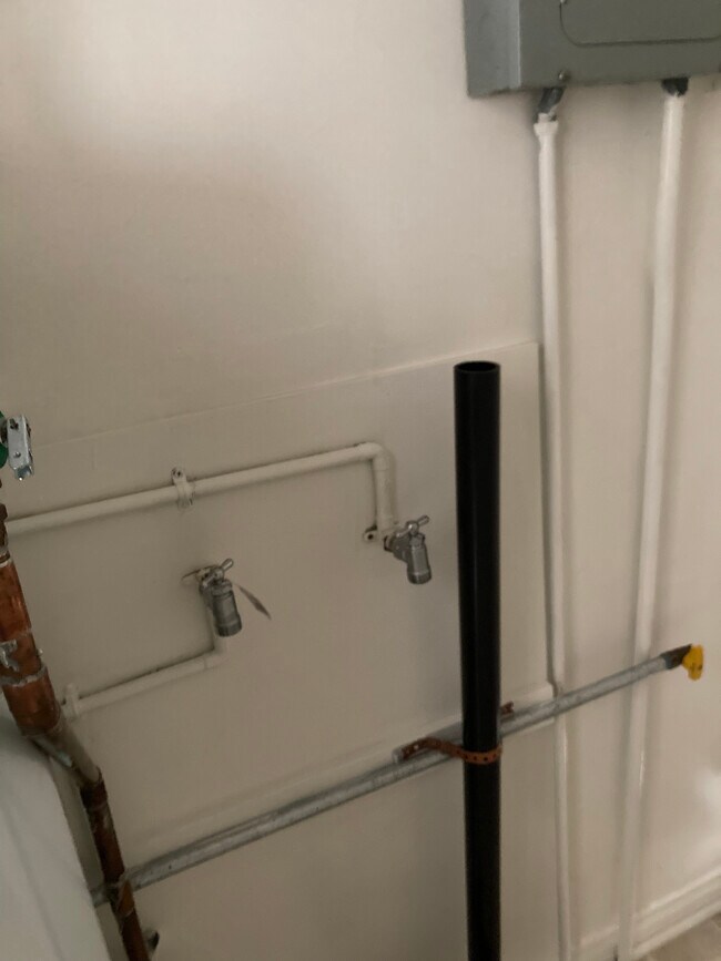 Washer & Dryer Hook-ups