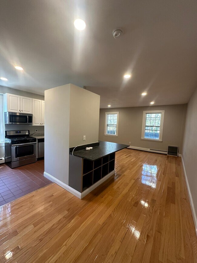 604 Chapel St unit 6, New Haven, CT 06511 - photo 3