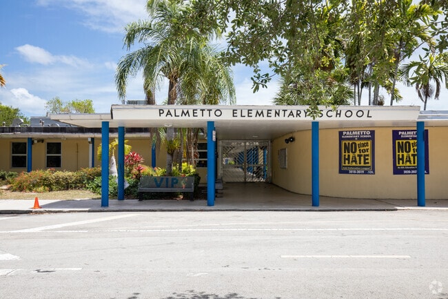 Students may access Palmetto Elementary School through the main entrance.