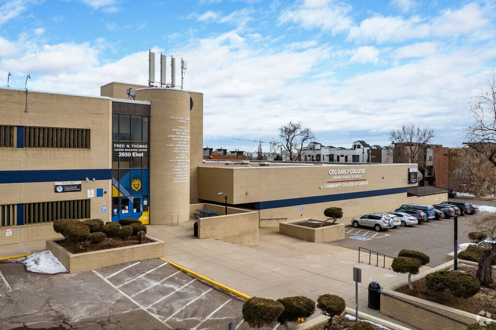 CEC Early College Prep is the local community college in Jefferson Park.