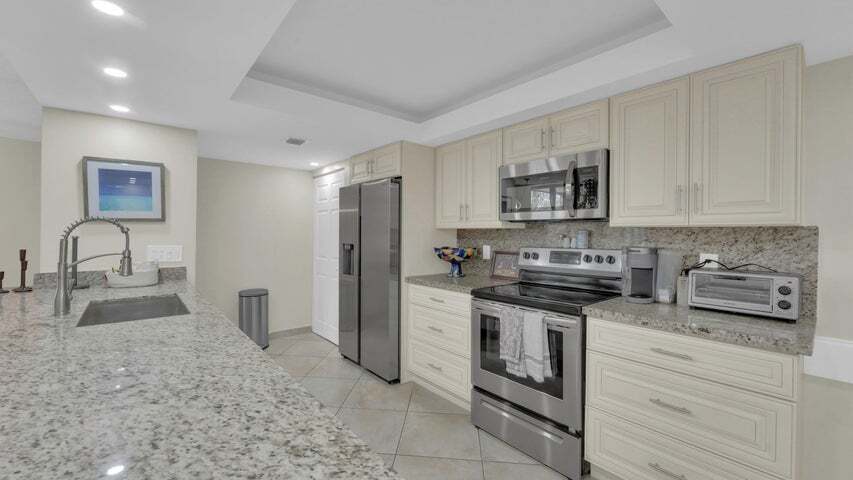 450 Egret Cir unit 450 Egret Circle 920, Delray Beach, FL 33444 - photo 1