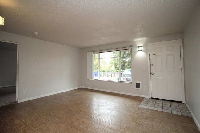 5704 SW Beaverton Hillsdale Hwy unit 8, Portland, OR 97221 - photo 3