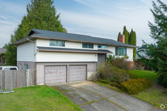 A classic split level home sits at the end of SE Cypress Ave in Oatfield.