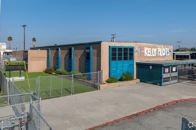 Kelly Elementary School encourages community involvement and parental engagement.
