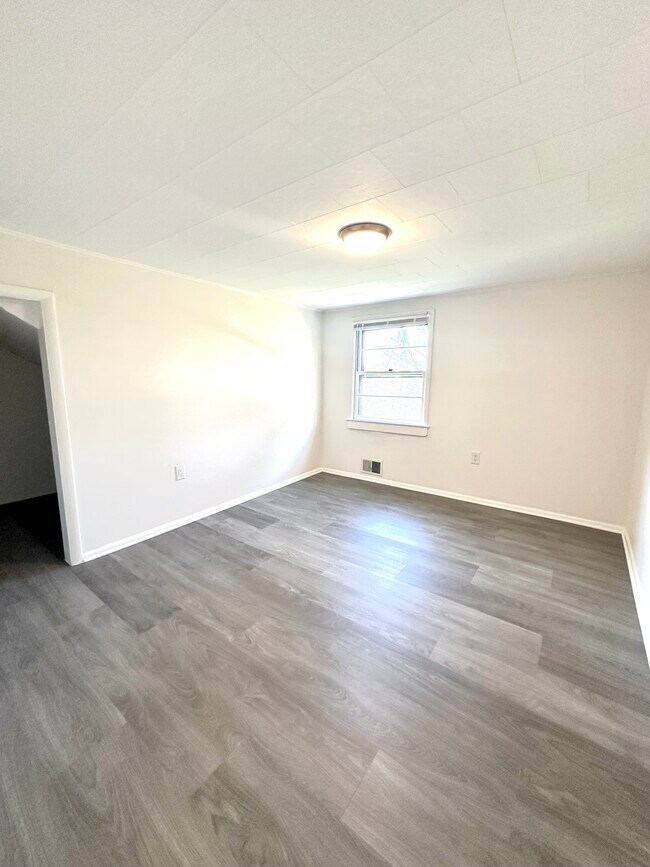 109 Grand St unit B, Highland, NY 12528 - photo 5