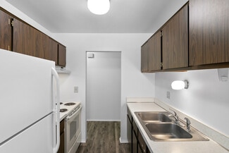 240 Park St, Pinckney, MI 48169