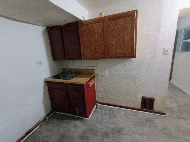 9 Nutt Ave unit 4, Uniontown, PA 15401 - photo 4