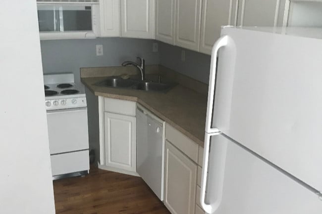 559 S Limestone unit 201, Lexington, KY 40508 - photo 2