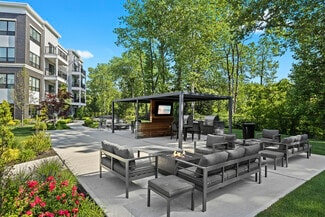 35 Walnut Ave, Clark, NJ 07066