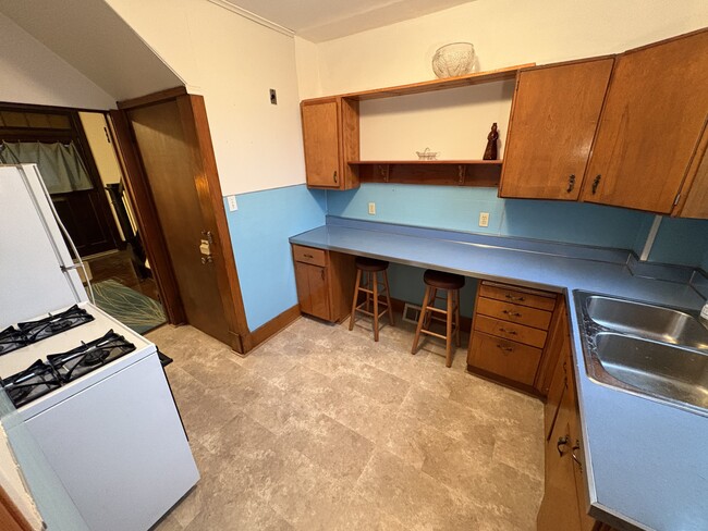 307 Parklyn St, Pittsburgh, PA 15234 - photo 5