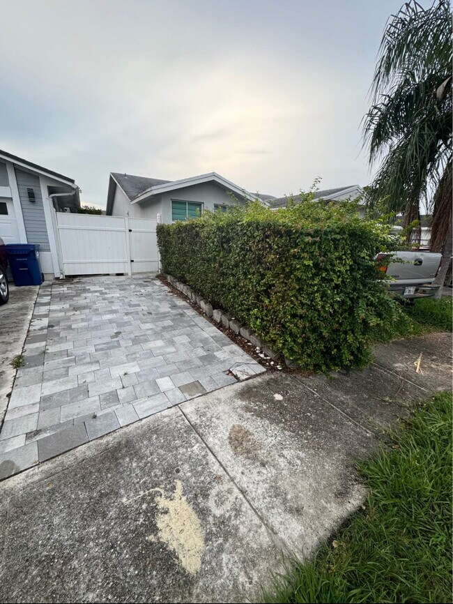 11515 SW 152nd Ct, Miami, FL 33196