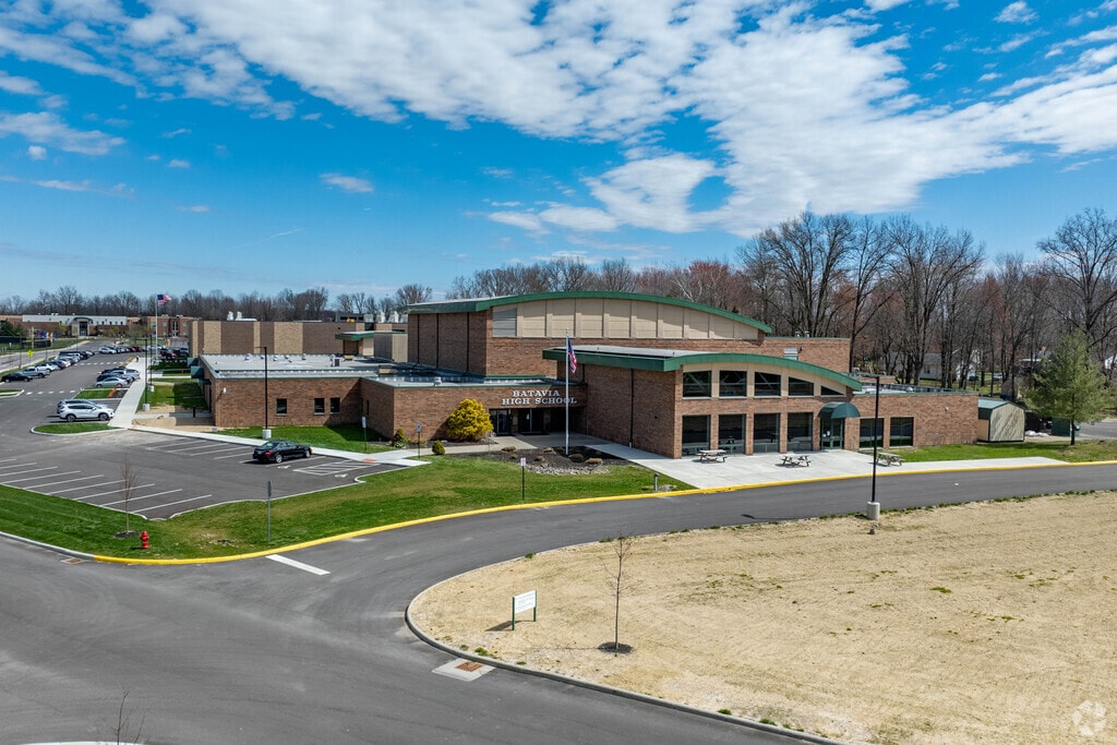 Batavia High School in Batavia has an enrollment over 600.