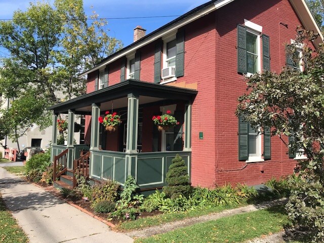 56 Maple St unit 56 Maple furnished a, Burlington, VT 05401 - photo 2