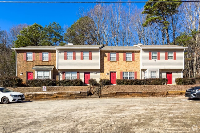 Older townhomes in Snellville are available for buyers seeking a lower price point.
