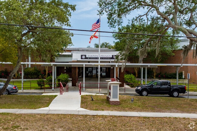 Tarpon Springs Middle School is an above average, public school located in Tarpon Springs, FL.