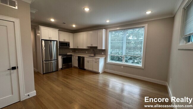 108 Warren St unit 3, Boston, MA 02119 - photo 5