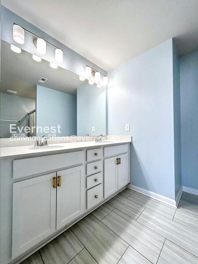 8037 Alderton Ln, Charlotte, NC 28215 - photo 5