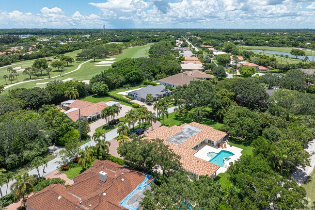 The Pine Tree Golf Club is bordered by Spanish-Colonial Revival mansions in Pine Tree.