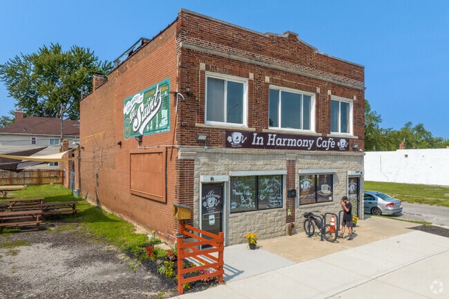 In Harmony Cafe Sweets & More brings Nardin Park residents together for coffee and baked goods.