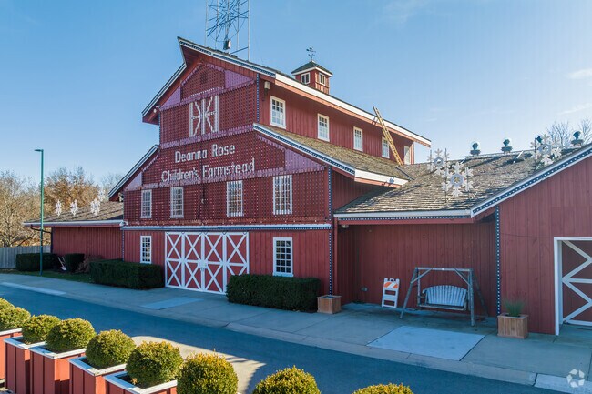 Deanna Rose Children's Farmstead has animal and educational exhibits in Nottingham Forest.
