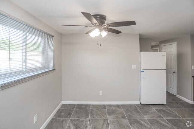 Maple Creek Village, Indianapolis, IN 46222 - photo 5