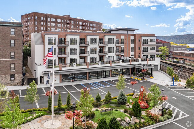 70 Pier by GDC, Yonkers, NY 10705 - photo 4