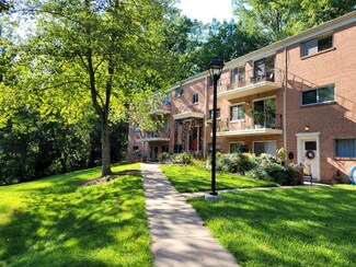 10684 Weymouth St Unit 101, Bethesda, MD 20814