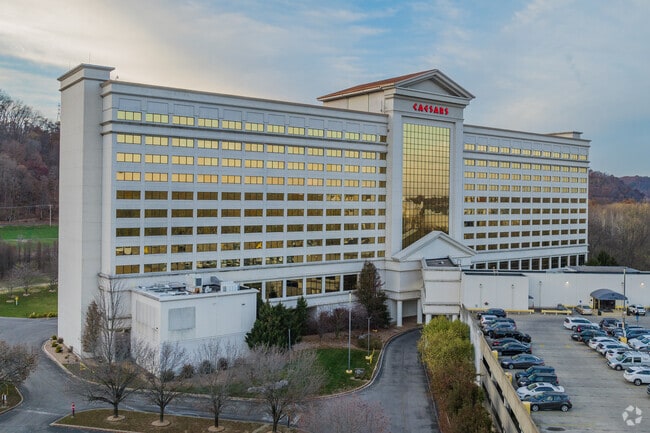 The nearby Caesar's Casino is a fun place to go with friends.