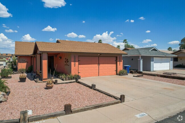 Chandler's Sun Tech neighborhood are filled with Ranch style homes.